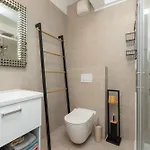 Teny Apartment With Balcony And Private Parking Apartamento *