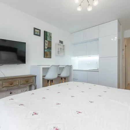 Teny Apartment With Balcony And Private Parking Zadar