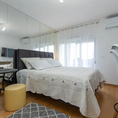 Teny Apartment With Balcony And Private Parking Apartamento Zadar