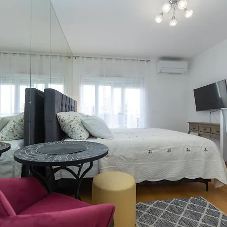 Teny Apartment With Balcony And Private Parking * Zadar