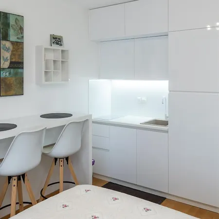 Teny With Balcony And Private Parking Apartment *