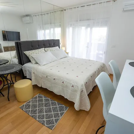 Teny With Balcony And Private Parking شقة