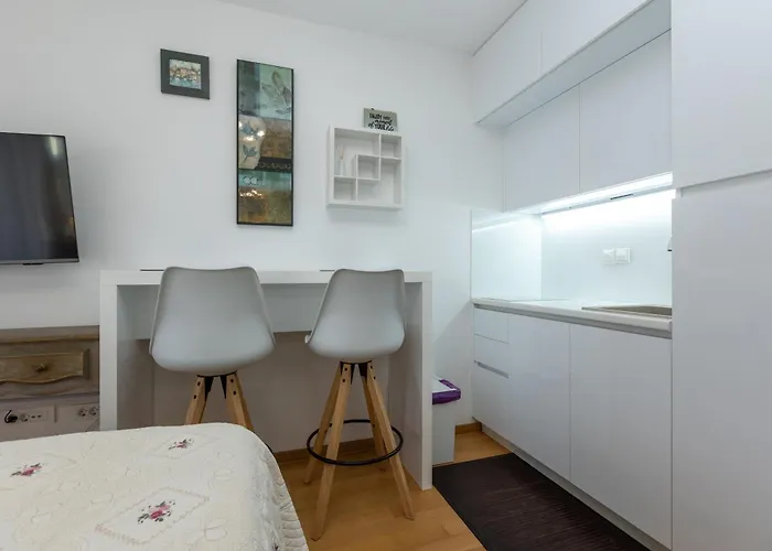 Teny With Balcony And Private Parking * زادار