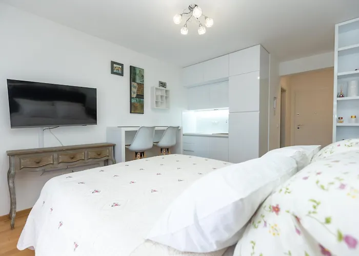 شقة Teny With Balcony And Private Parking *