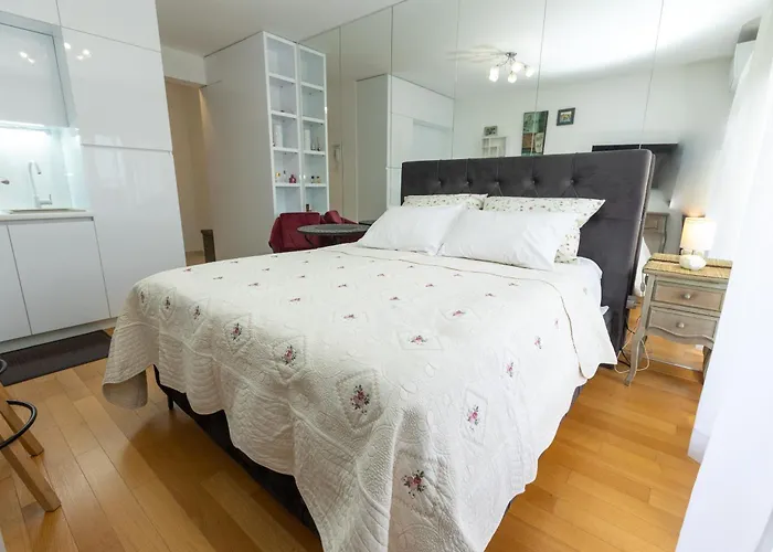 Teny Apartment With Balcony And Private Parking *