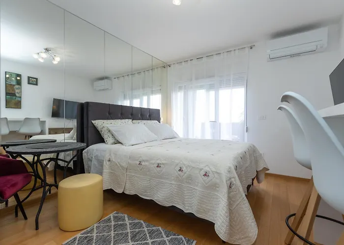 Teny With Balcony And Private Parking شقة زادار