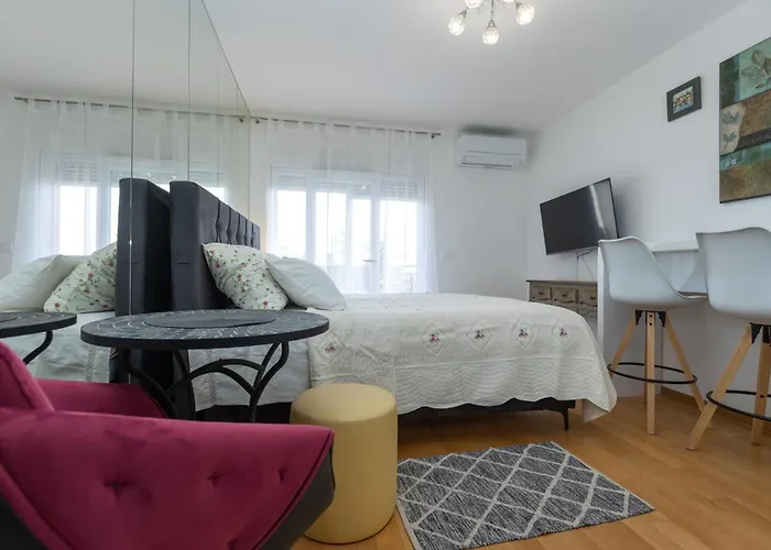 شقة Teny With Balcony And Private Parking زادار